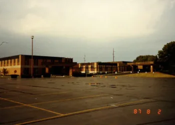 Buildings 1987-crop1