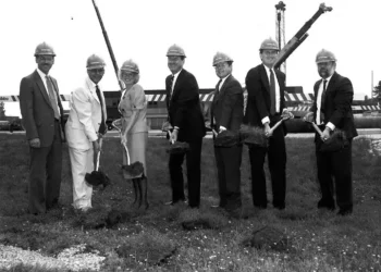 Construction 1990 - Sobczak Ali Stone Kuhl Baril-crop