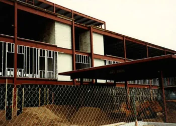 Construction 1990-crop3