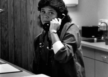 Mary Beth Straub, RN phone-crop